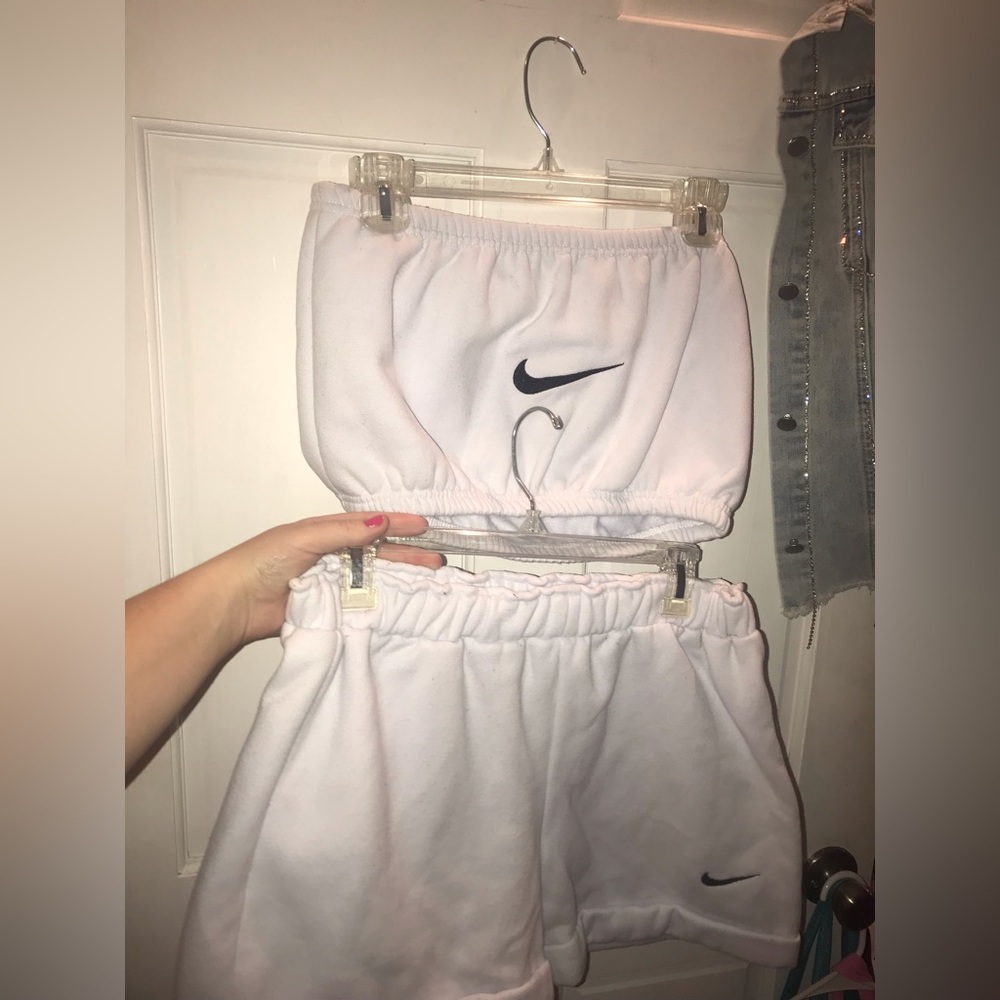 Two piece white Nike set!